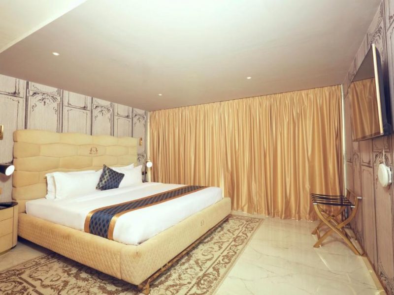 Deluxe One Bedroom Suite